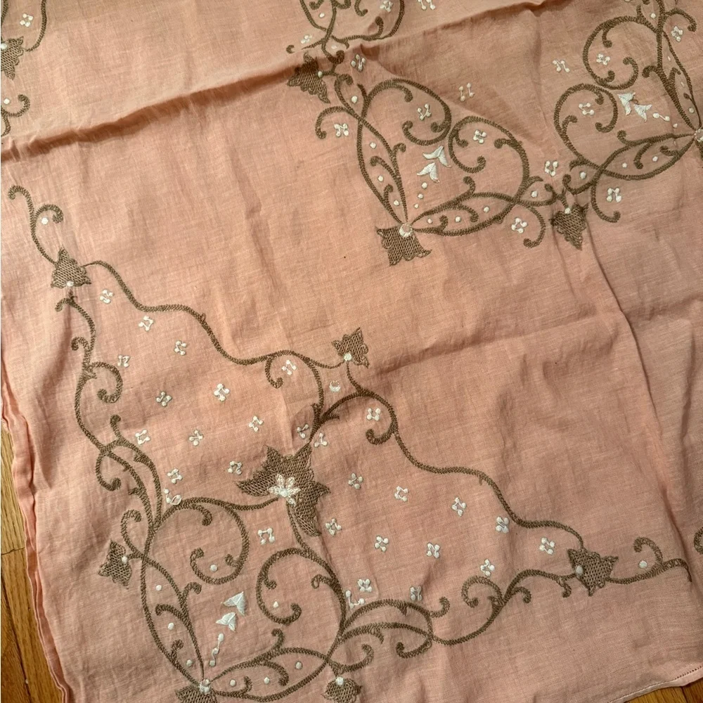Vintage Pink Embroidered Tablecloth 6 Napkins Cottage Bridal Coquette French